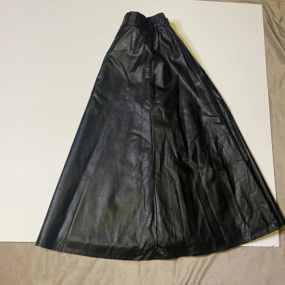 For Her. Black. Leatherette Skirt.  NWT.  Large. - Picture 4 of 7